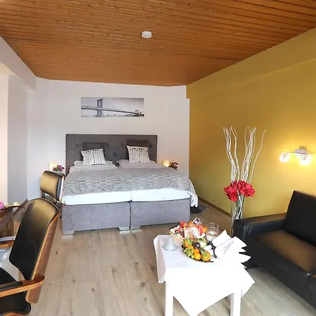 Derby Hotel 4*